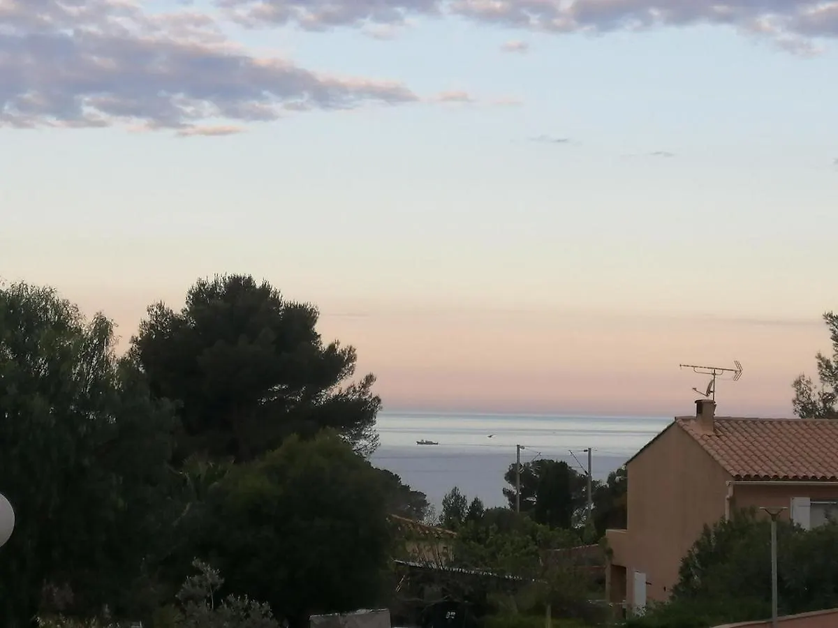 Sanary Les Gorguettes, Studio Avec Terrasse Vue Mer, A 10 Min A Pieds De La Plage France