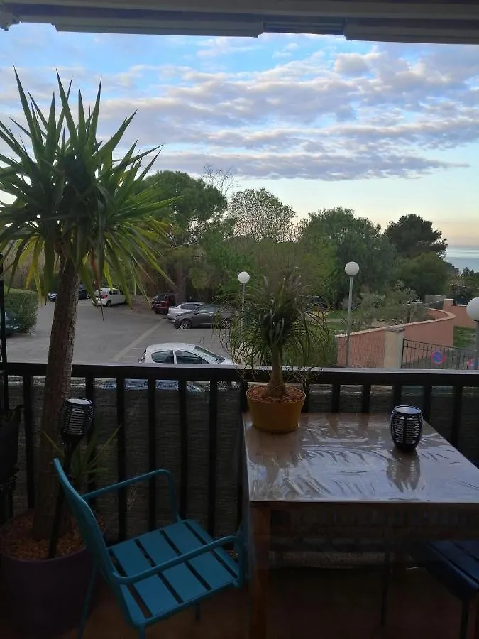Apartment Sanary Les Gorguettes, Studio Avec Terrasse Vue Mer, A 10 Min A Pieds De La Plage